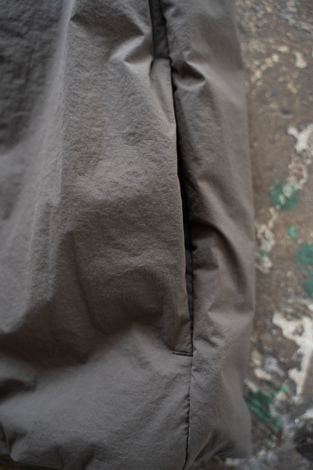 【ラスト1点】【24AW】シンサレートプルオーバーベスト(CHARCOAL BROWN)