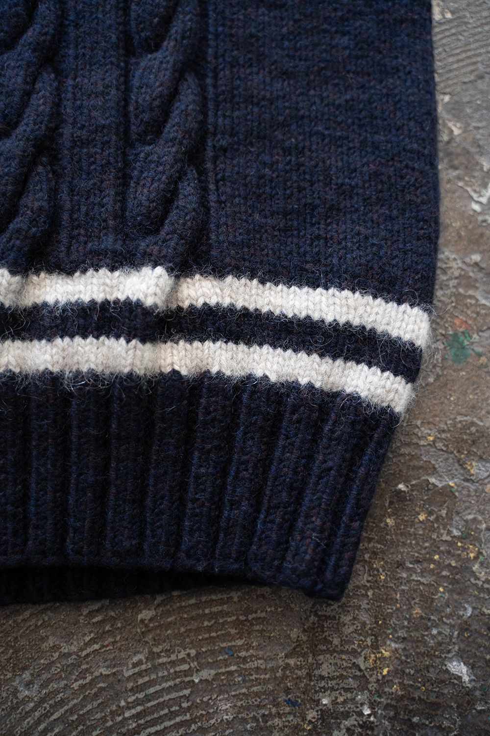 【ラスト1点】camel/cashmere HAND KNITTING cricket sweater(NAVY)