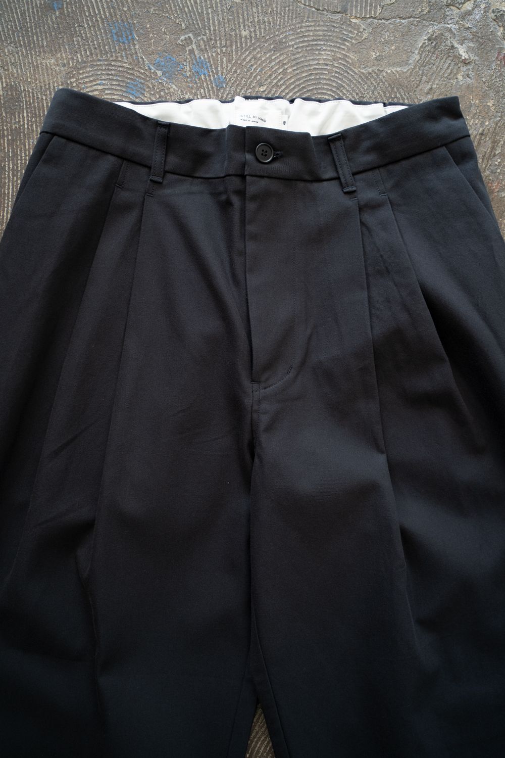 【25AW】2タックシャンブレースラックス(BLACK NAVY)