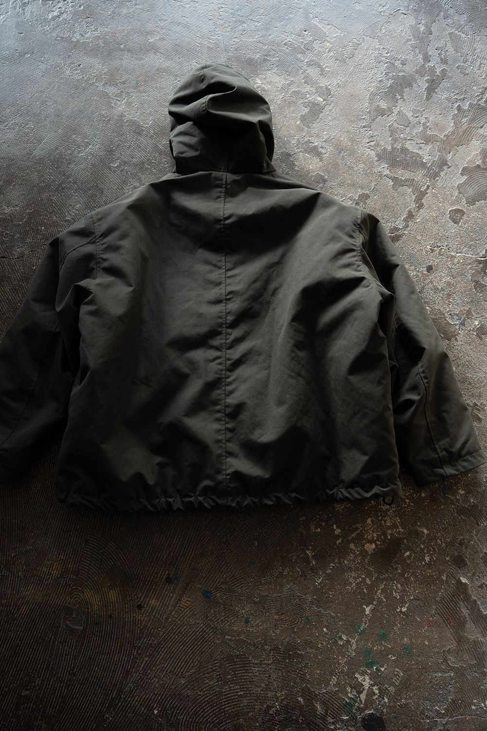 【26AW】シンサレートフーデッドブルゾン(CHARCOAL)