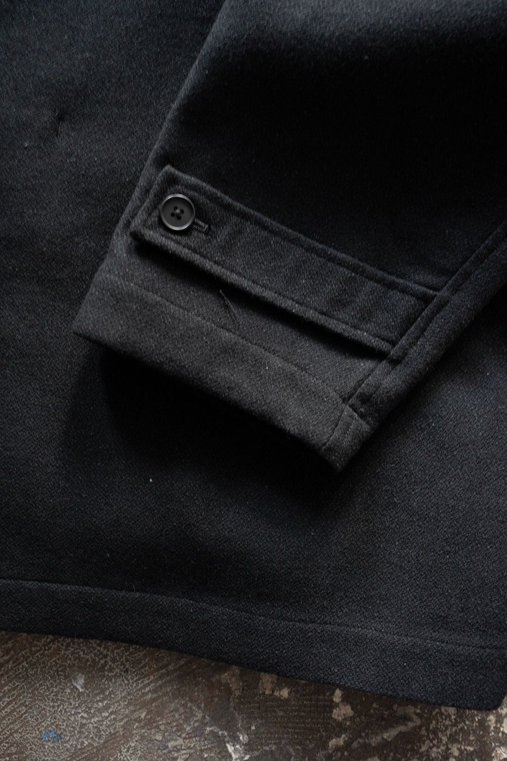 【26AW】ウール×シルクステンカラーハーフコート(BLACK)