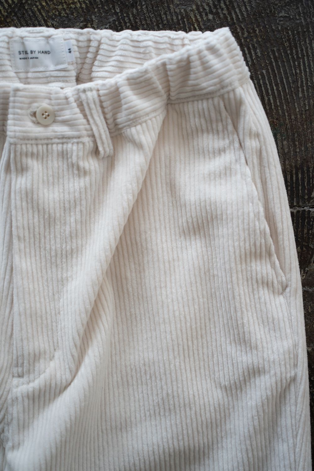 【26AW】綿×レーヨン5Wコーデュロイイージーパンツ(OFF WHITE)