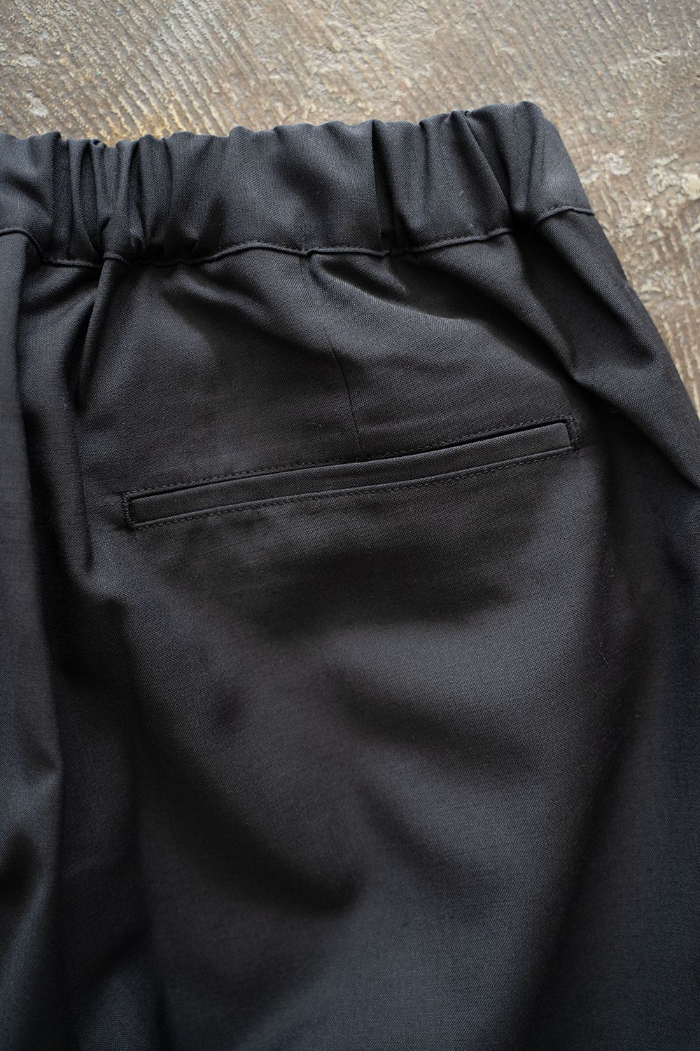 【ラスト1点】【24SS】ウォッシャブルウール混2タックイージースラックス(BLACK)