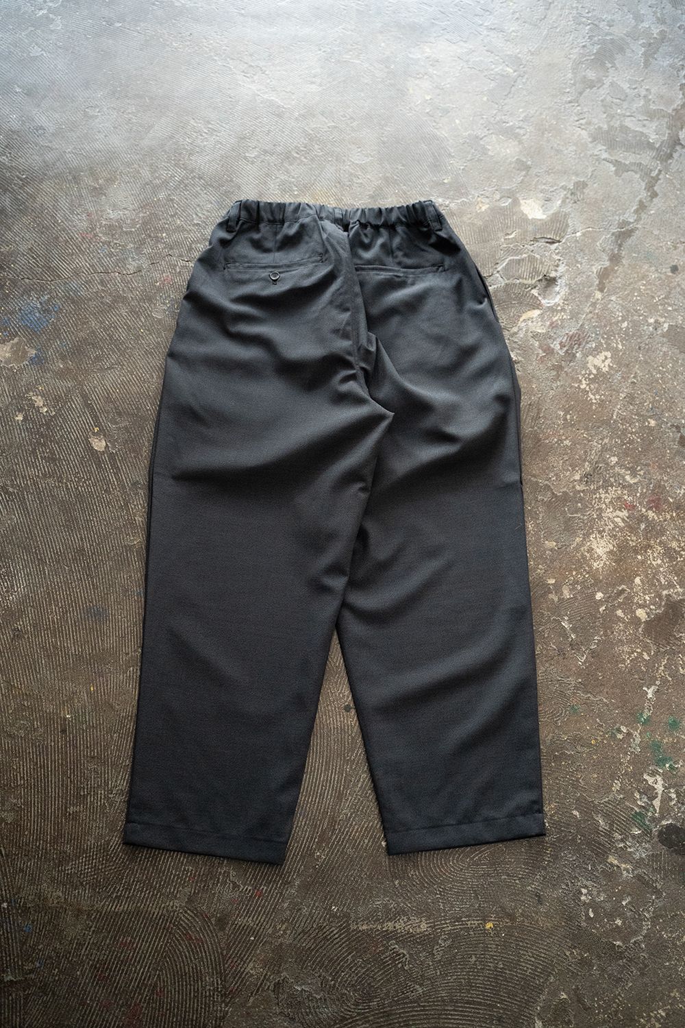 【25AW】モヘア混2タックイージーパンツ(CHARCOAL)