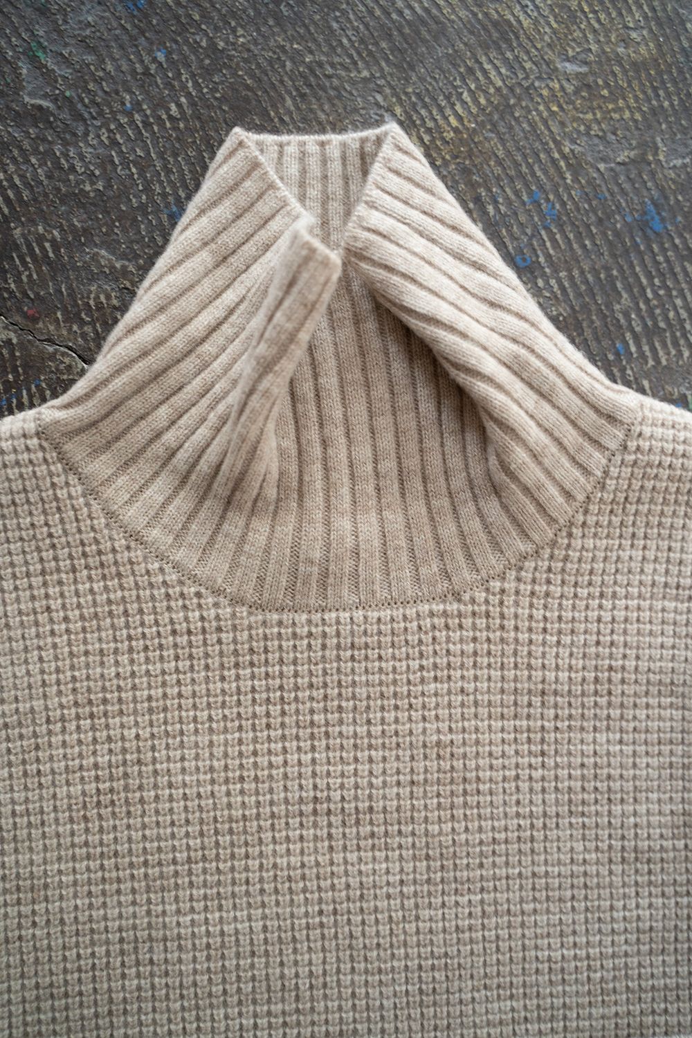 STILL BY HAND - 【ラスト1点】【22AW】胸ポケハイネックニット(BEIGE 