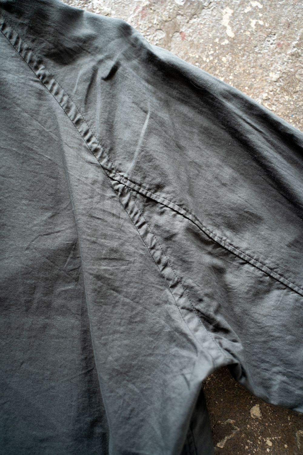 【ラスト1点】【22SS】シルク混胸ポケットレギュラーカラーシャツ(CHARCOAL)
