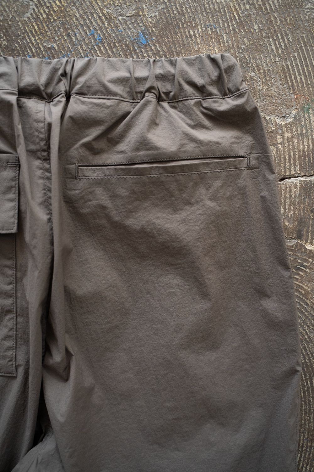 【ラスト1点】【25SS】ストレッチナイロンイージーパンツ(CHARCOAL BROWN)