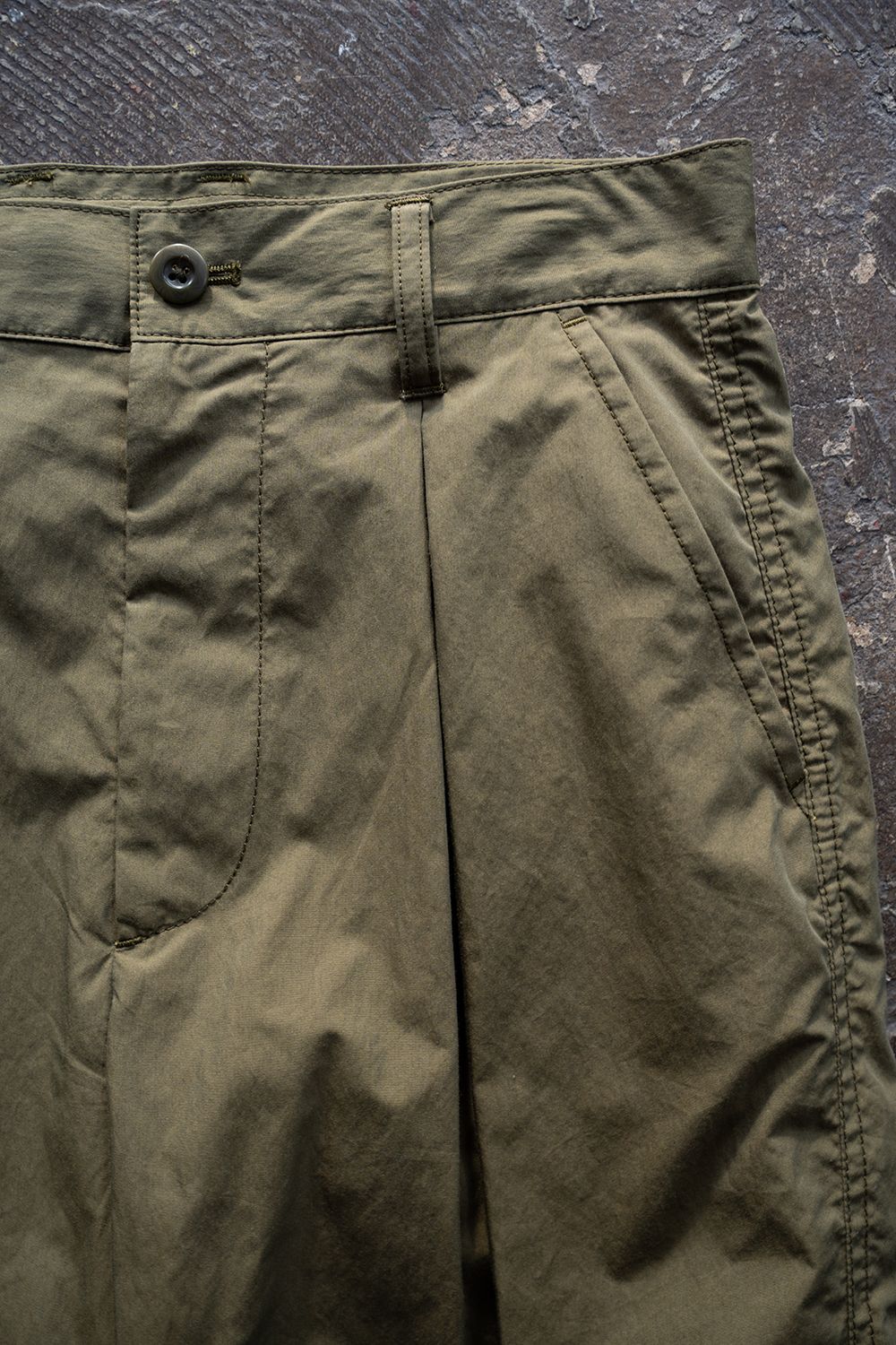 【26SS】2-Tack Puckering Wide Pants/2タックパッカリングワイドパンツ(OLIVE)