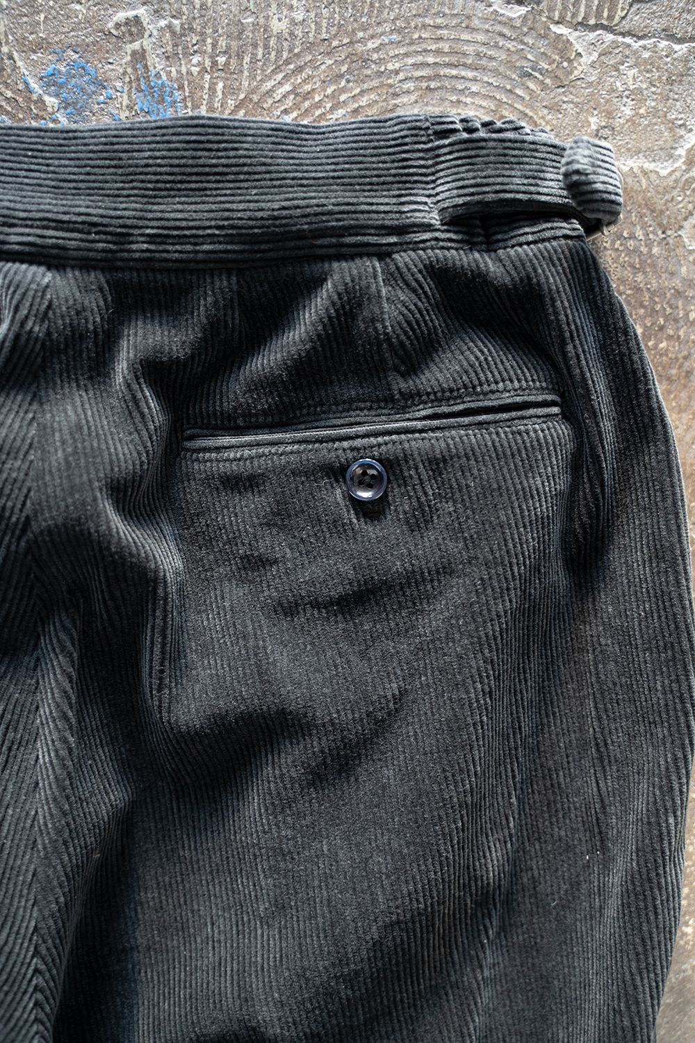【ラスト1点】【22AW】2-Tack Corduroy Trousers/2タックコーデュロイトラウザース(CHARCOAL)
