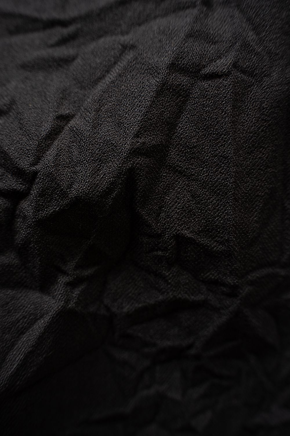【26AW】先染めポリエステルタックテーパードパンツ(BLACK)