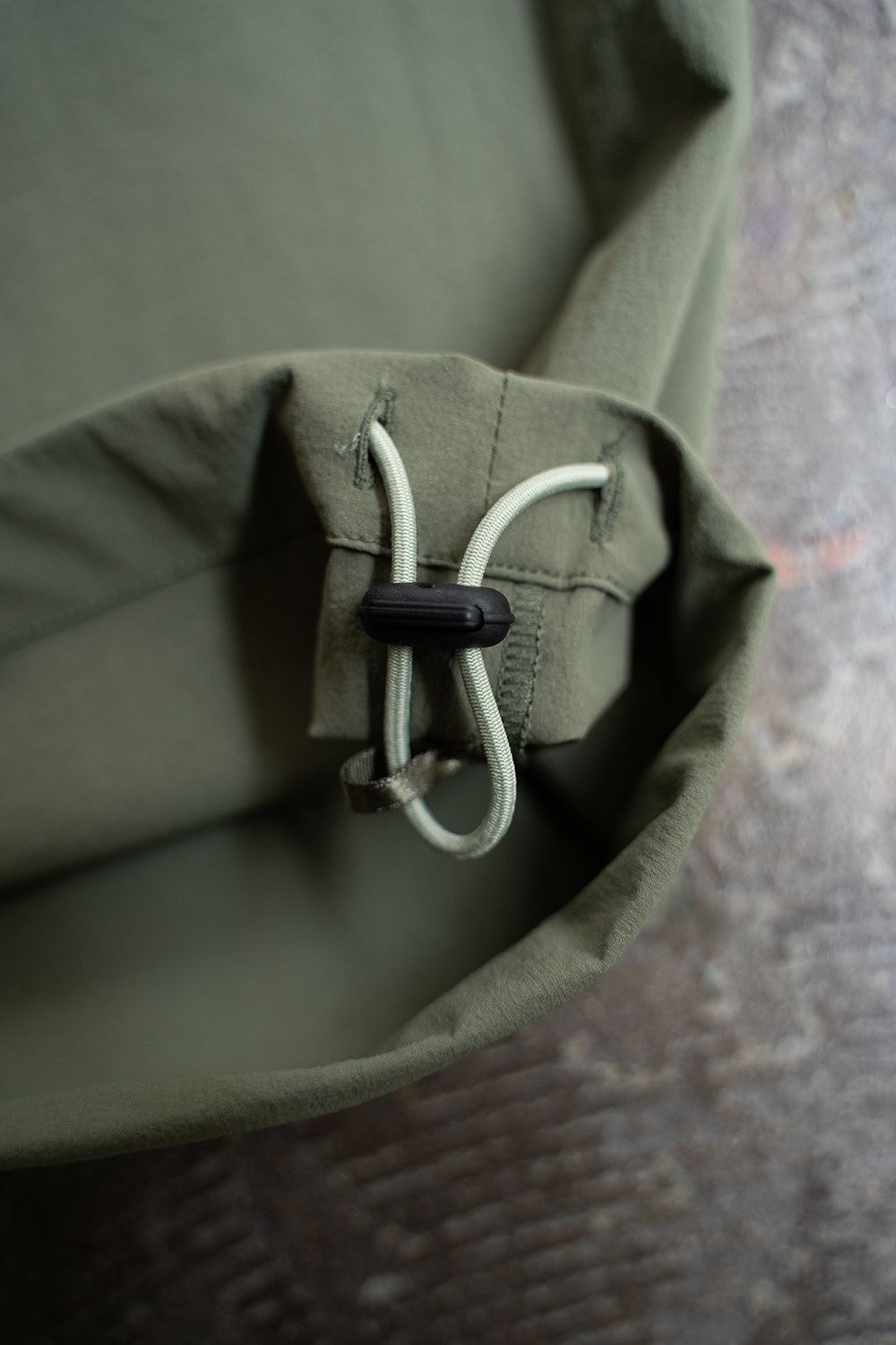 【25SS】1-Tack Nylon Trousers/1タックナイロントラウザーズ(KHAKI)