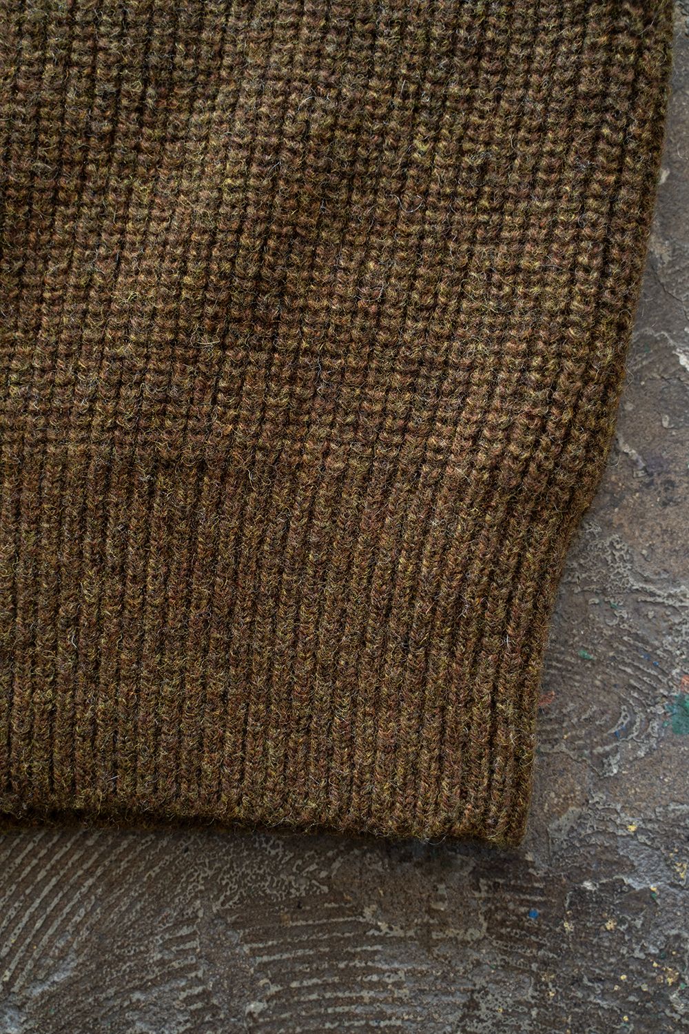 brushed yak/Shetland wool turtle neck sweater(KHAKI)