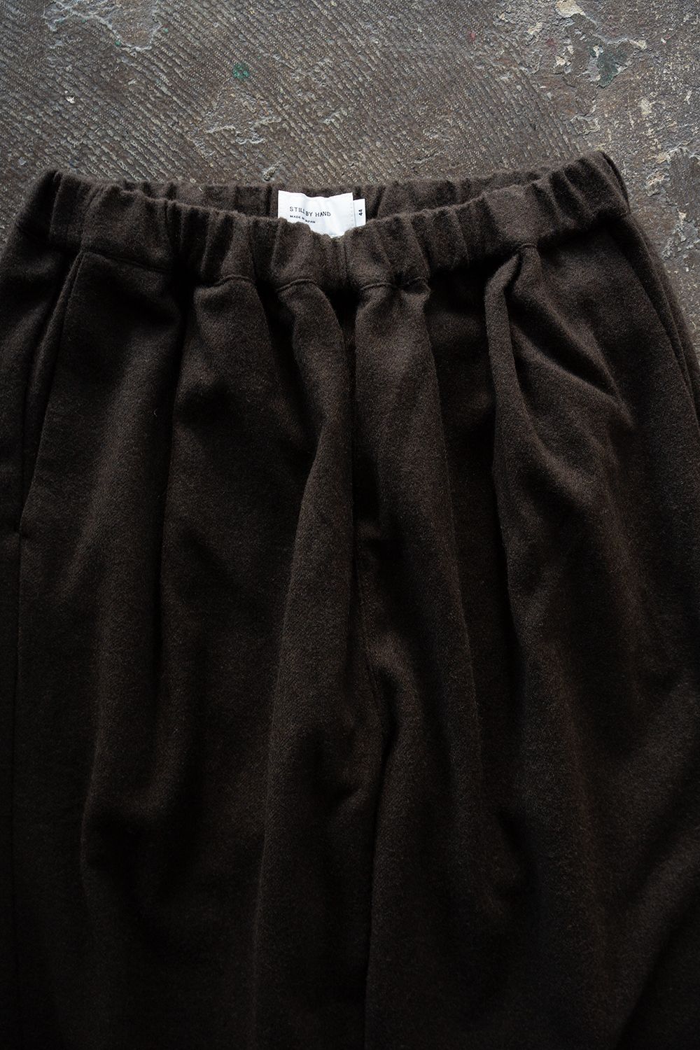 【26AW】カシミア混イージーパンツ(DARK BROWN)