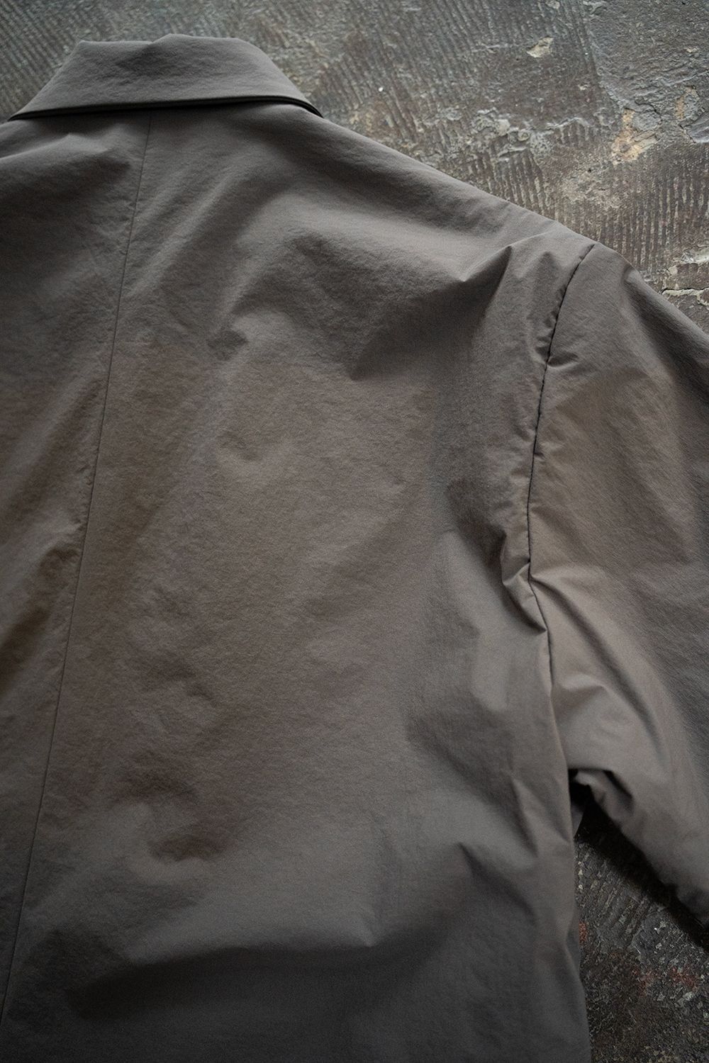 【25AW】シンサレートオープンカラーシャツブルゾン(CHARCOAL BROWN)