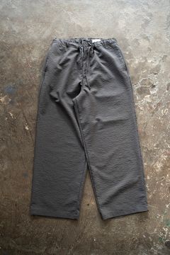 【ラスト1点】【24SS】強撚ポリエステルシアサッカーイージーパンツ(CHARCOAL)