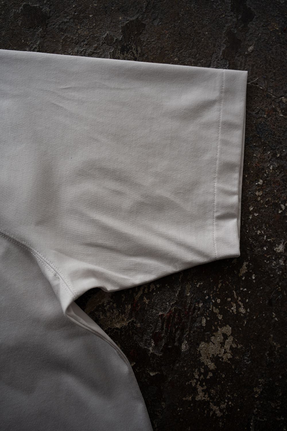 【26SS】オーバーサイズ変形スリーブTシャツ(PALE GREY)