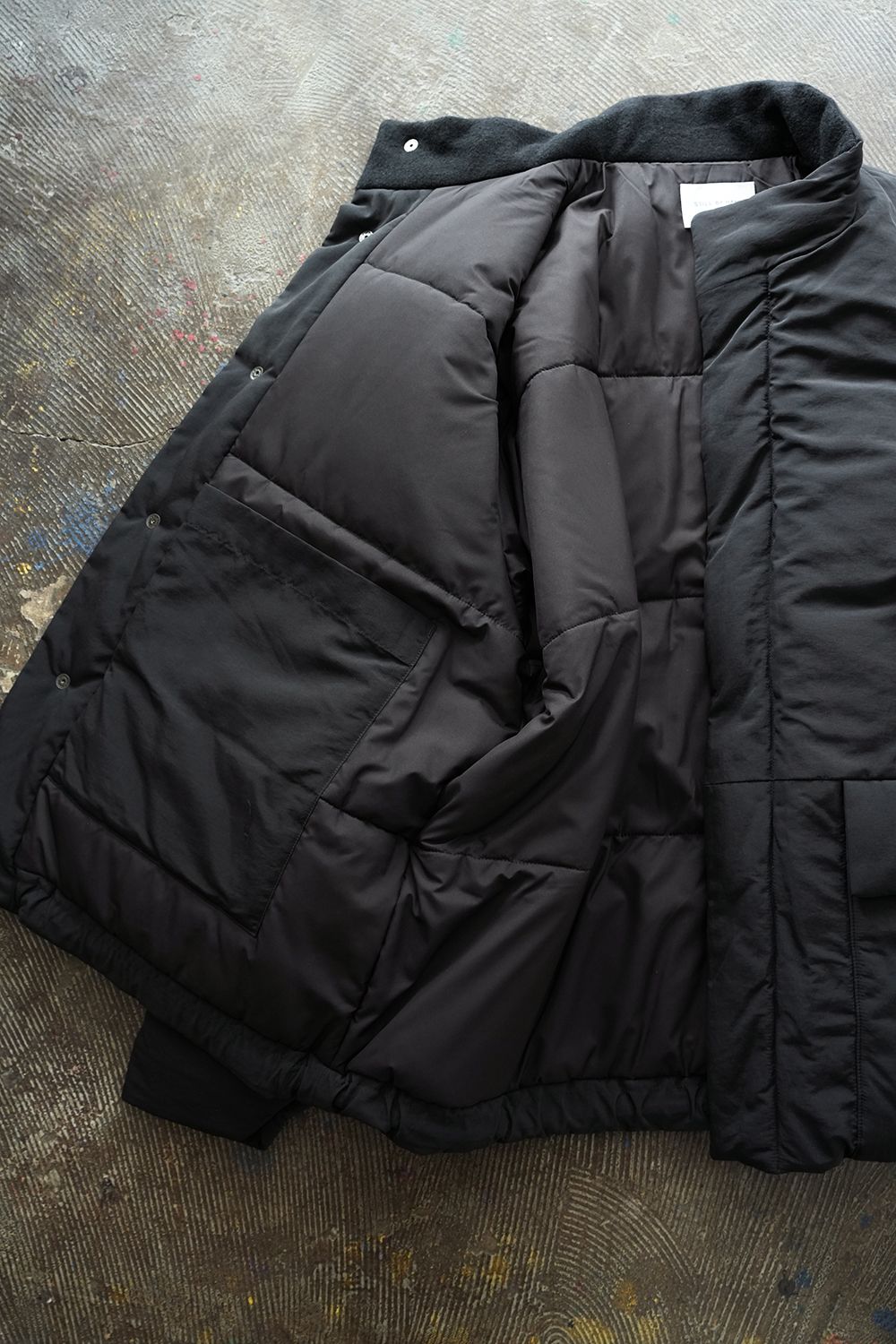 【25AW】シンサレートスタンドカラーブルゾン(BLACK)