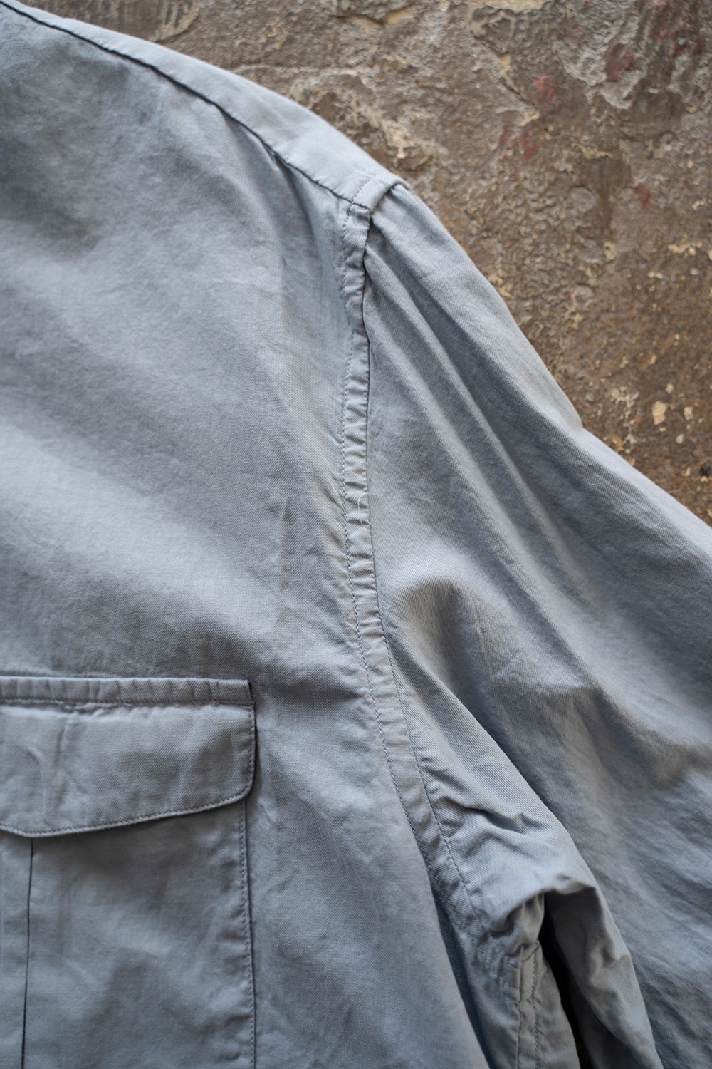 【ラスト1点】【23SS】シルク混両胸ポケットバンドカラーシャツ(BLUE GRAY)