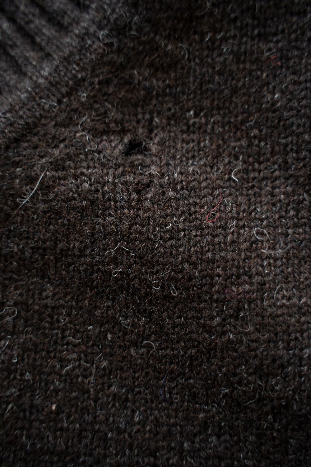 【26AW】ダメージクルーネックカーディガン(DARK BROWN)