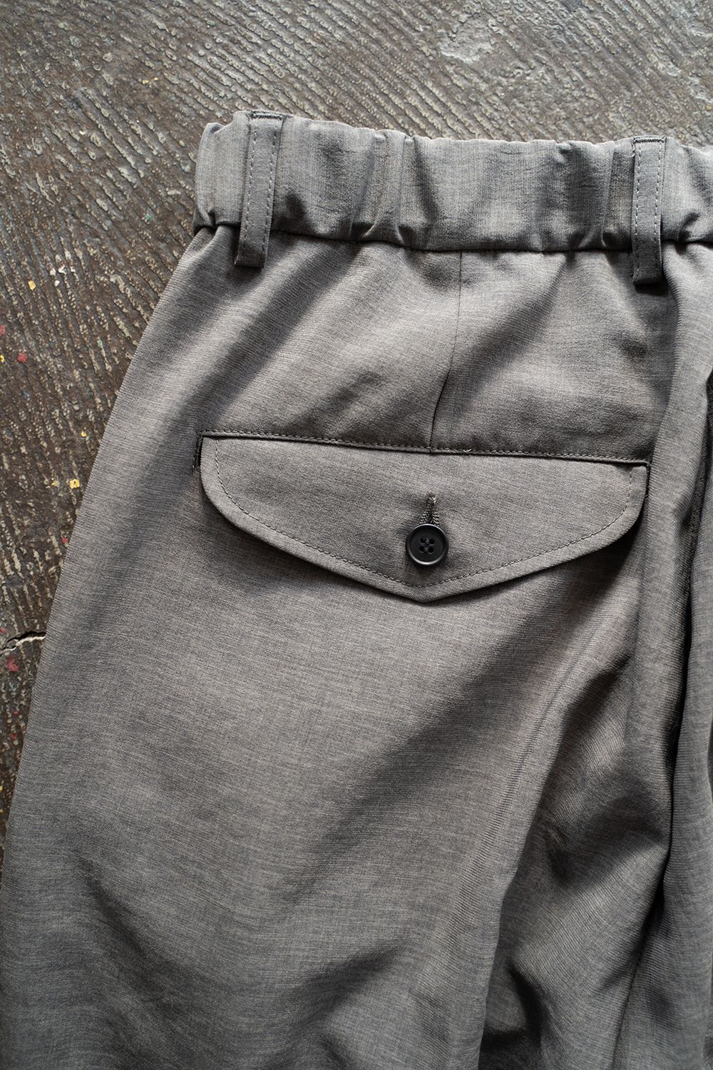 【ラスト1点】【24SS】強撚ポリエステルタックイージースラックス(GRAY)