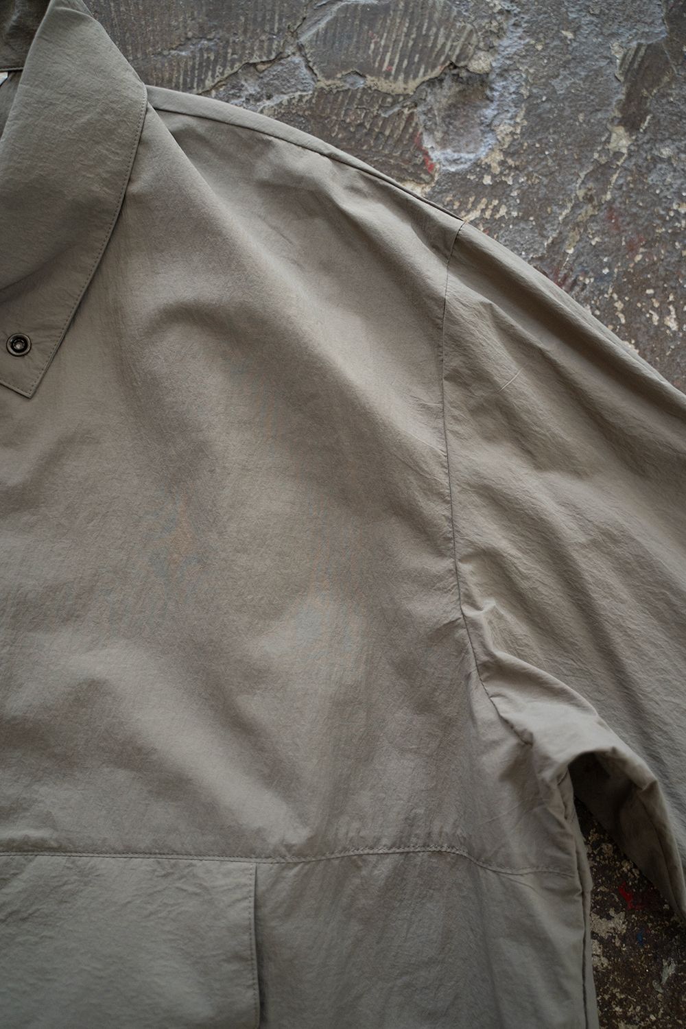 【ラスト1点】【24AW】撥水ナイロンパッカブルアノラック(KHAKI BEIGE)