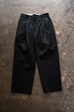 【26AW】コットンツイル2タックテーパードパンツ(BLACK NAVY)