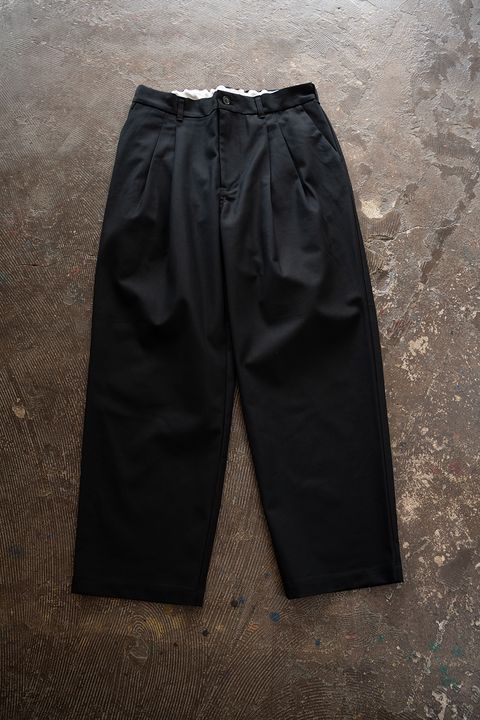 【26AW】コットンツイル2タックテーパードパンツ(BLACK NAVY)