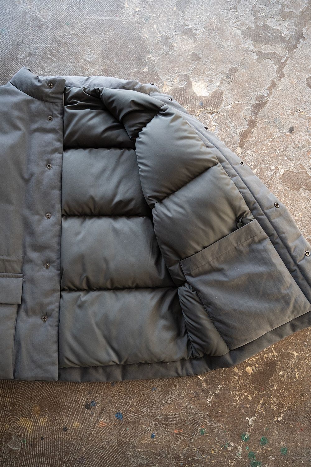 【25AW】強撚ナイロンダウンブルゾン(SLATE GRAY)