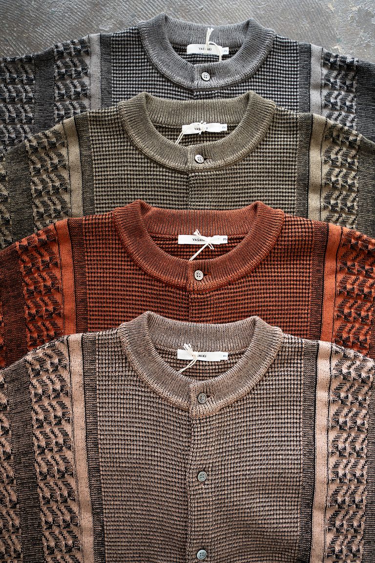 上からCHARCOAL、KHAKI、ORANGE、PINK