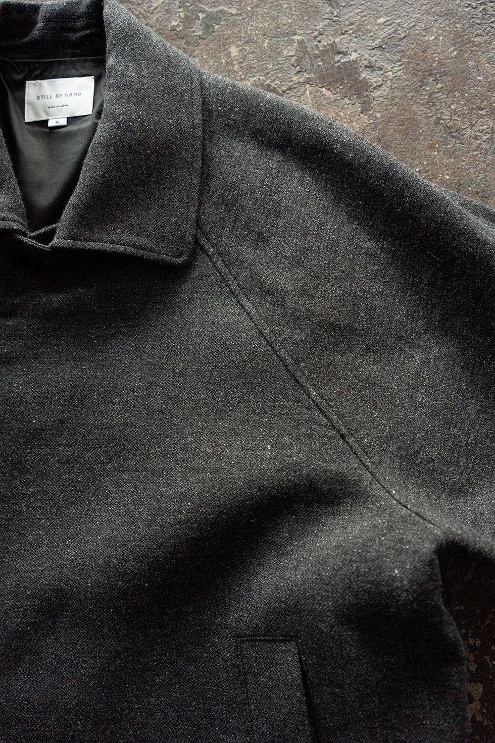 【26AW】ウール×シルクステンカラーハーフコート(GREY)