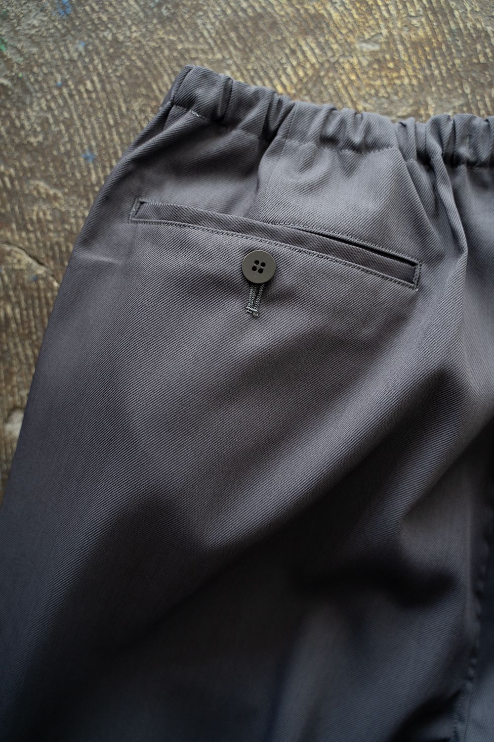 【ラスト1点】【25SS】中空ポリエステルイージーパンツ(BLUE GRAY)