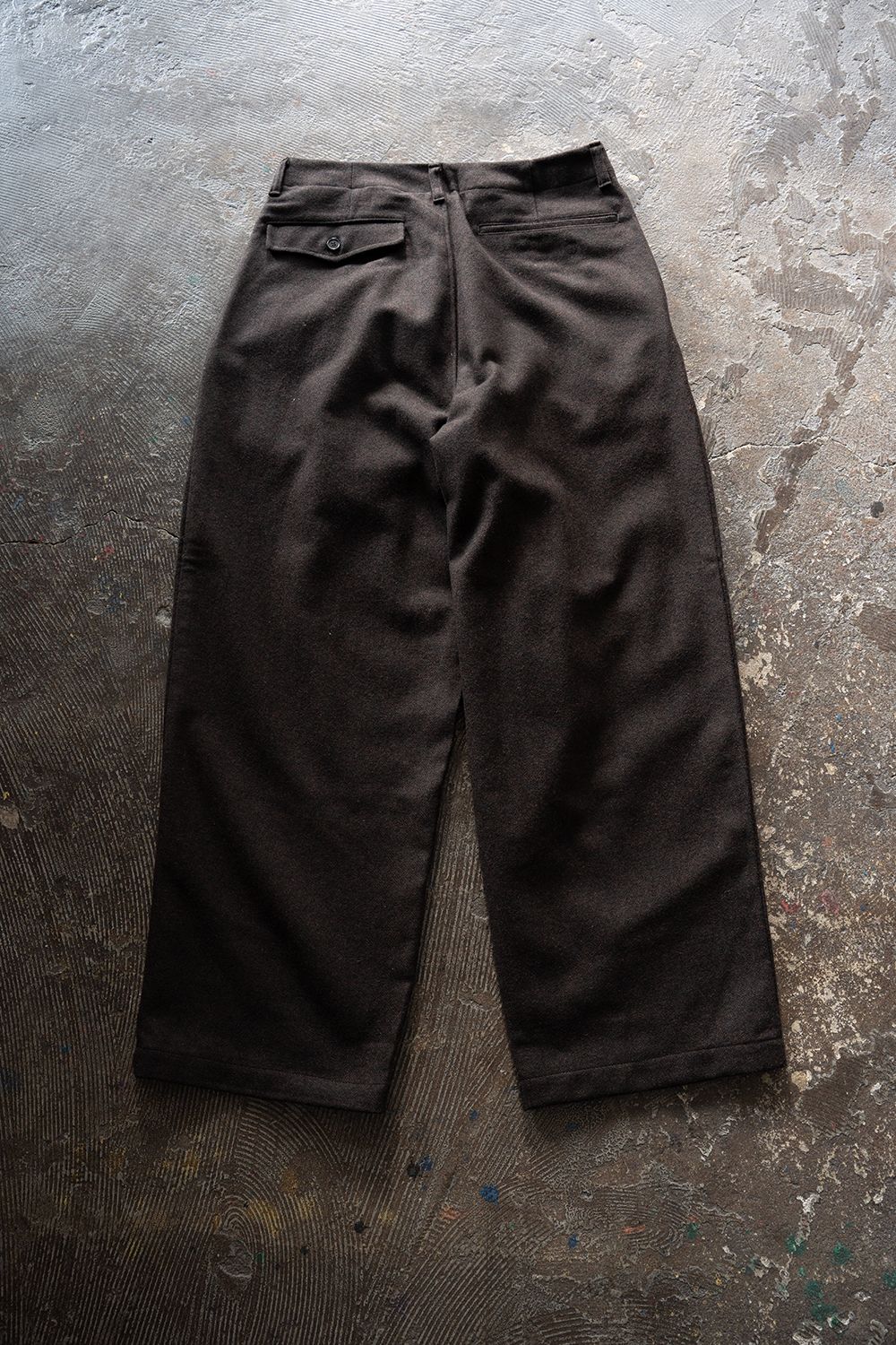 【26AW】ウール×ナイロンワンタックパンツ(DARK BROWN)