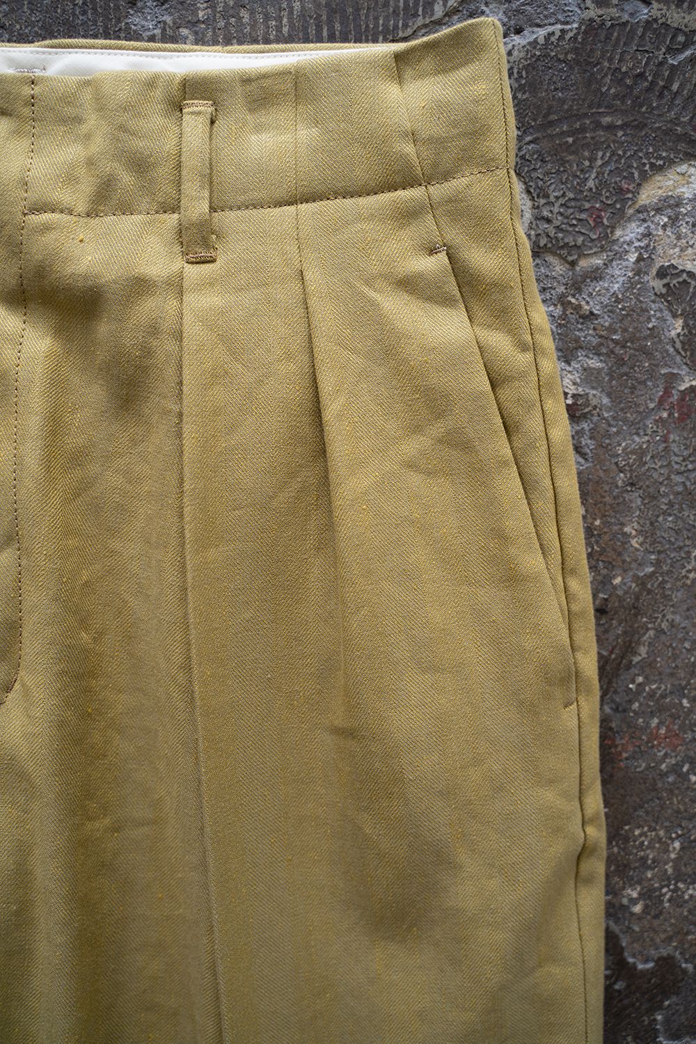 【ラスト1点】【23SS】LI/C Herringbone Double Tuck Pants/綿麻ヘリンボーンダブルタックパンツ(YELLOW)