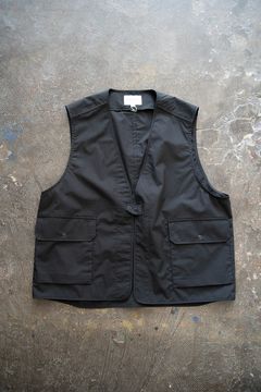 【ラスト1点】【24SS】オーガニックコットンタイプライタースナップタブベスト(BLACK)