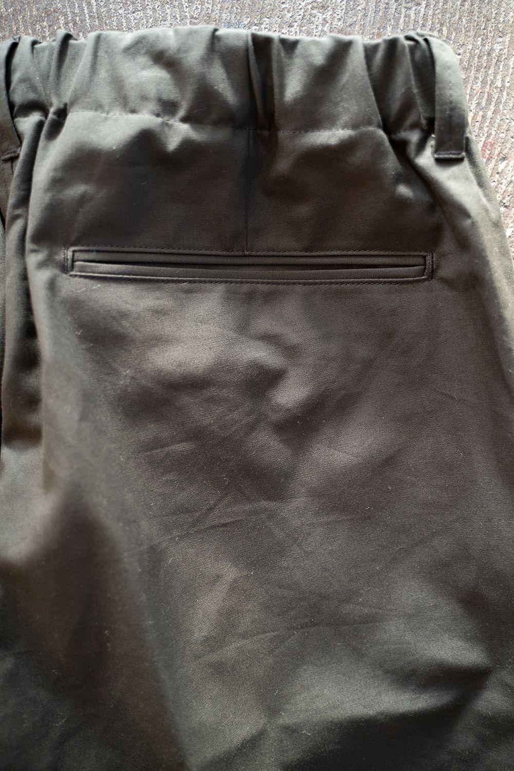 【ラスト1点】【22AW】甘撚りオックス2タックイージーパンツ(CHARCOAL)