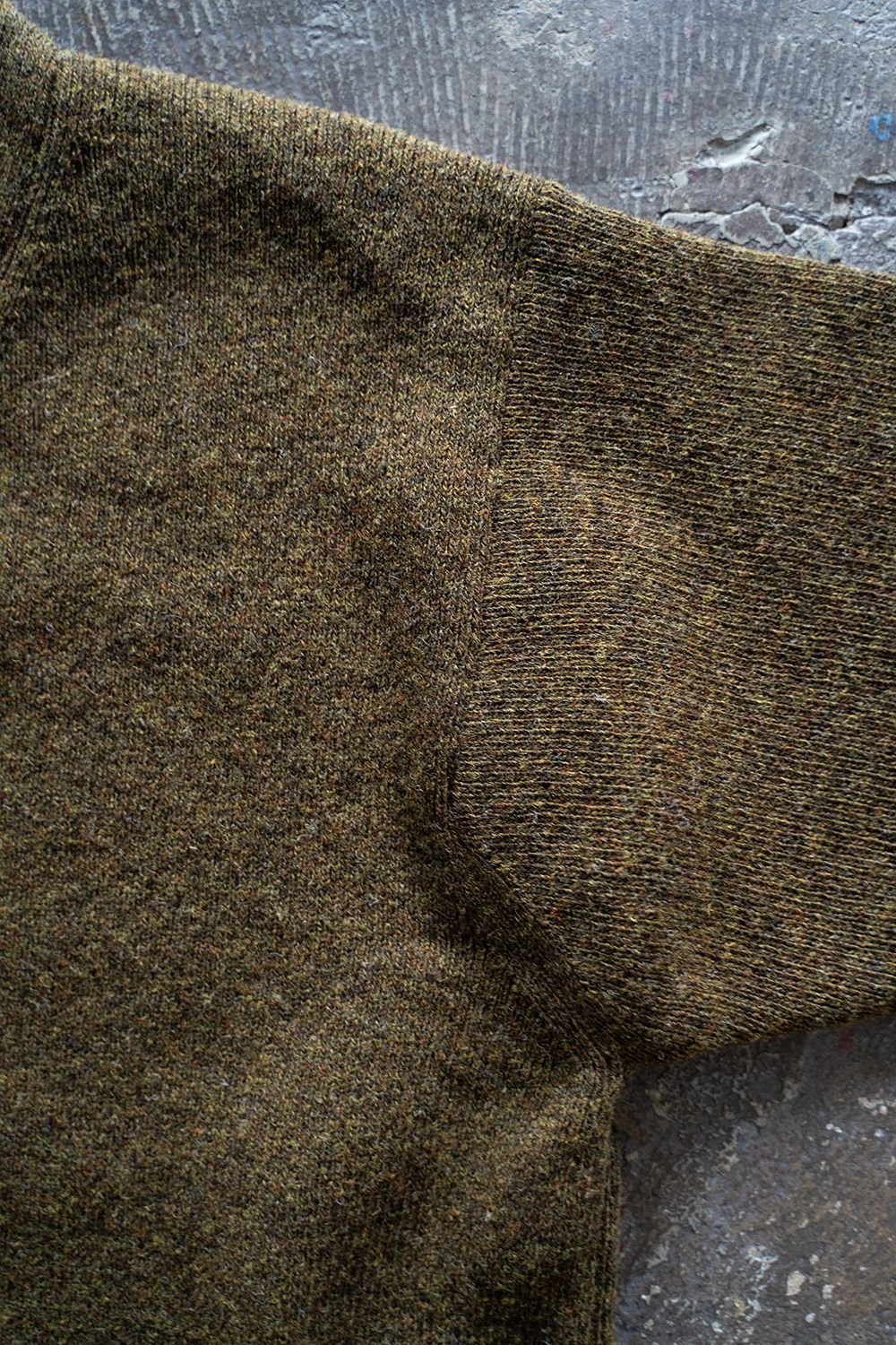 【ラスト1点】Hard twisted Shetlandwool cross V neck sweater(KHAKI)