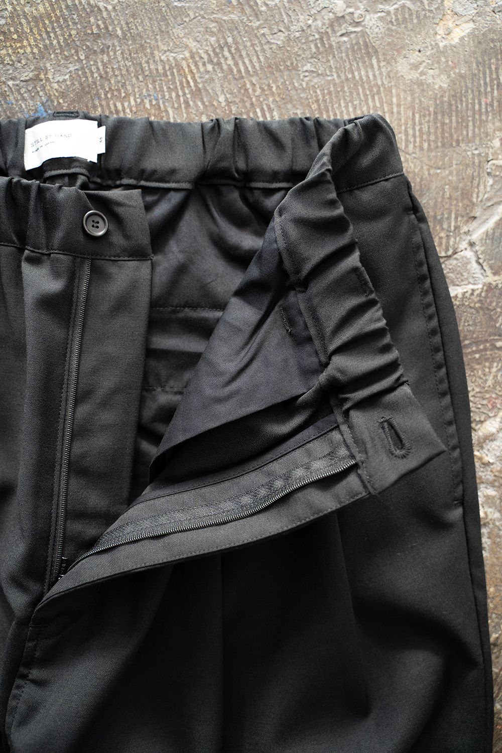 【25AW】モヘア混2タックイージーパンツ(INK BLACK)