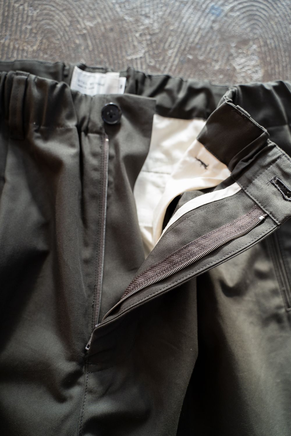 【ラスト1点】【22AW】甘撚りオックス2タックイージーパンツ(CHARCOAL)