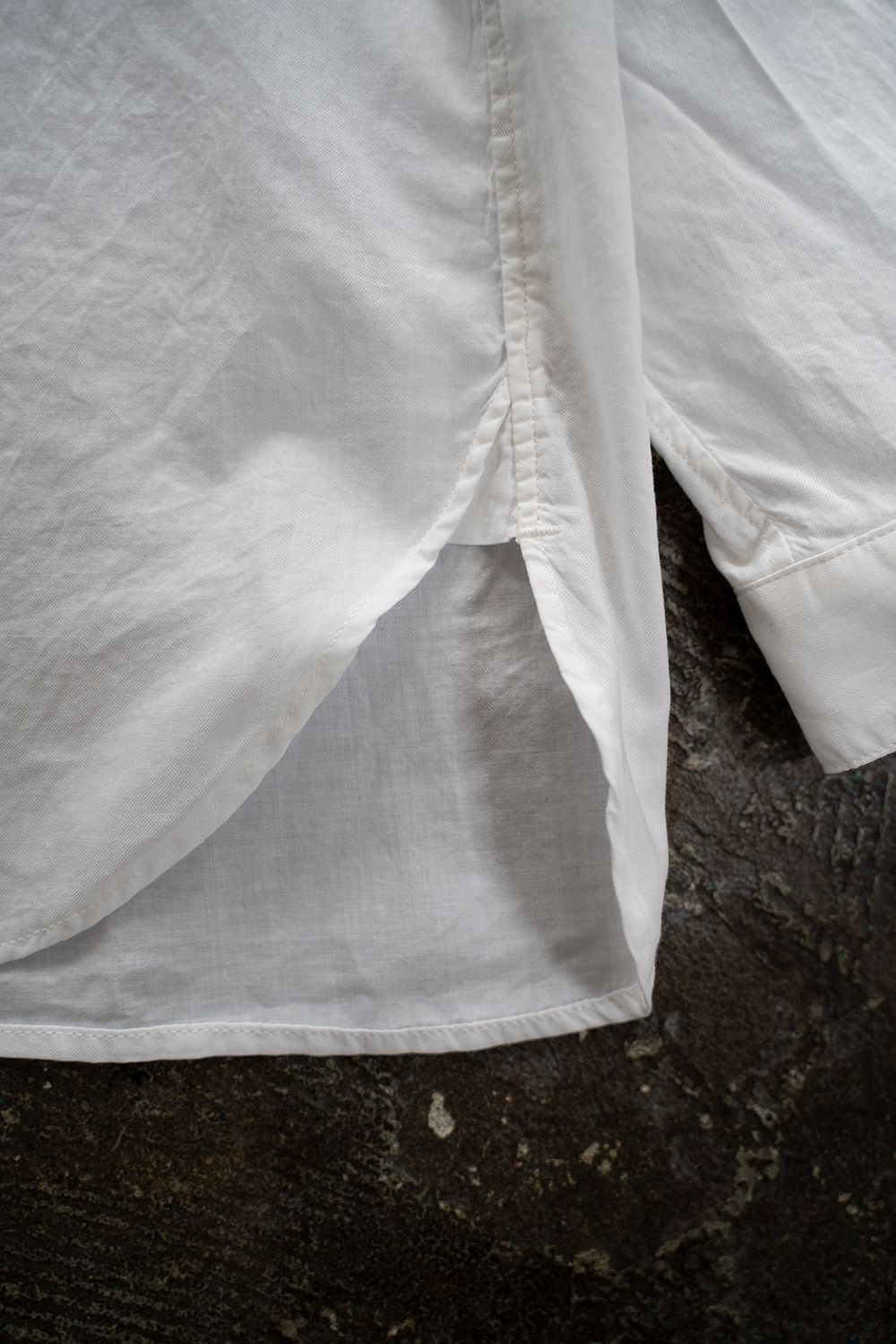 【ラスト1点】【22SS】シルク混両胸ポケットバンドカラーシャツ(WHITE)