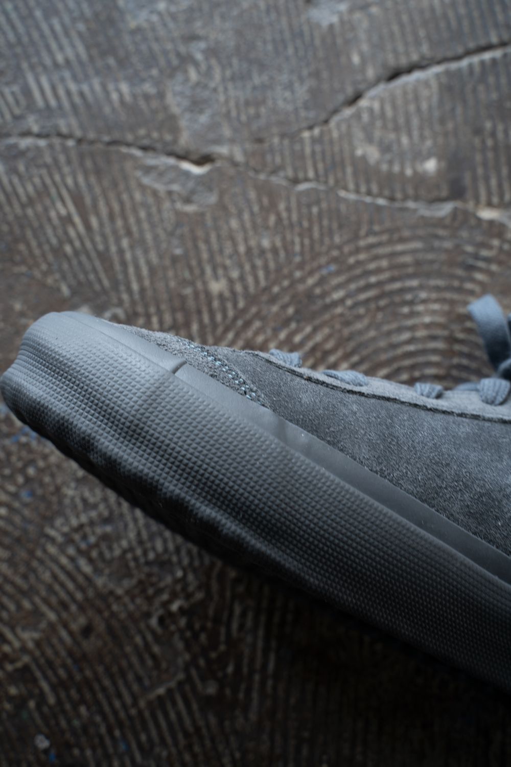 【25AW】REPRODUCTION OF FOUND×STILL BY HANDスウェードスニーカー(CHARCOAL)