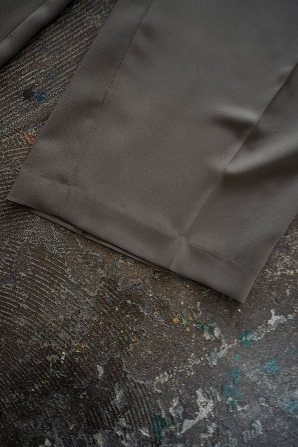 【26SS】PE Drape Double Tuck PT/ポリエステルドレープWタックパンツ(KHAKI)