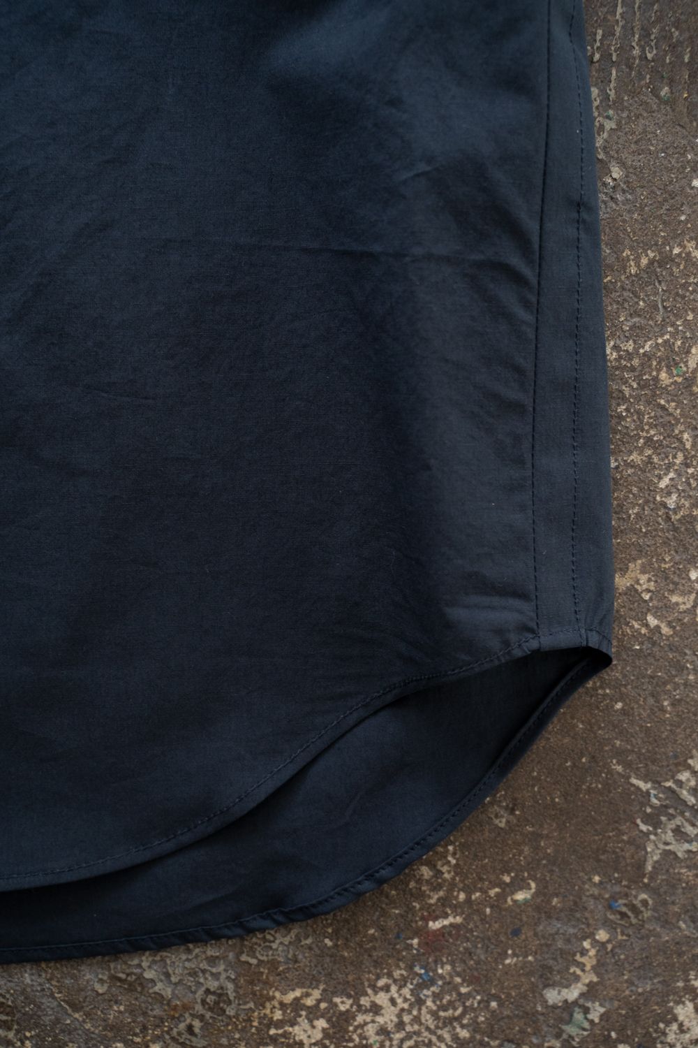 【26SS】極小襟コットン×リネンタイプライターシャツ(NAVY)