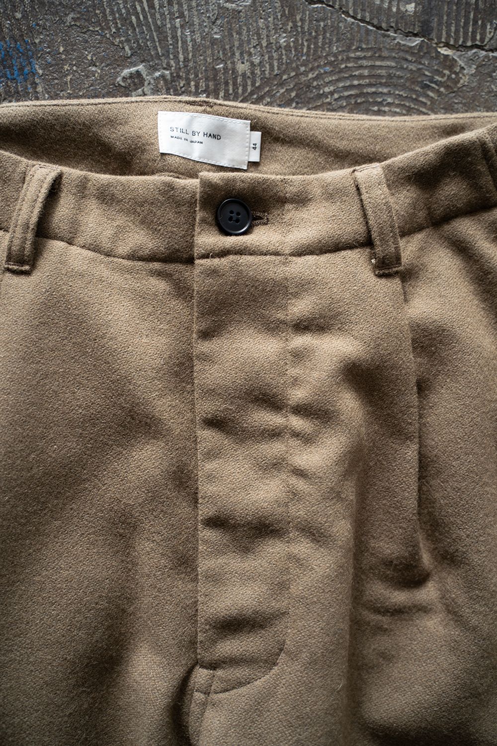 【25AW】ウール×ナイロンワンタックパンツ(KHAKI BEIGE)