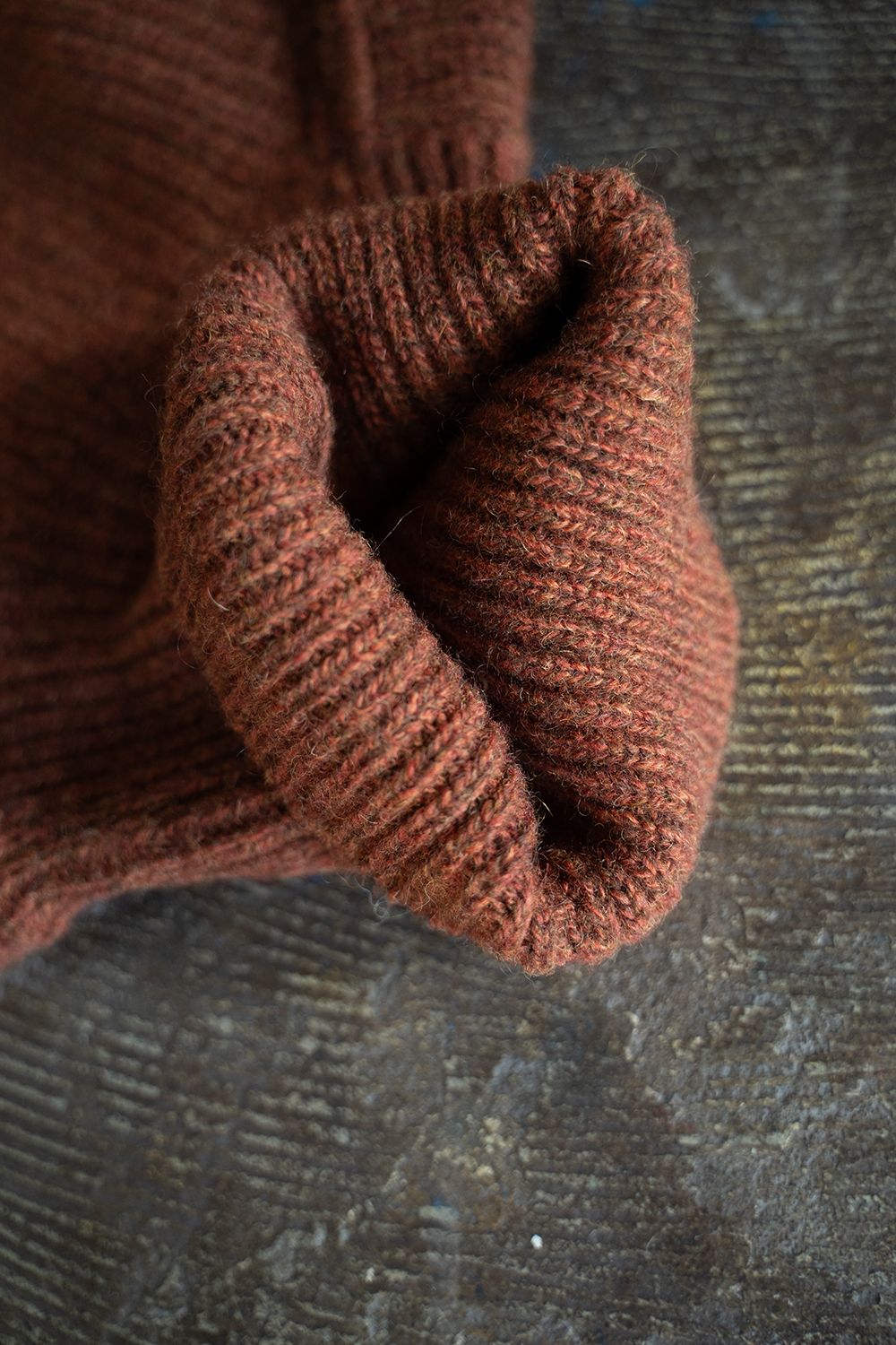 【ラスト1点】brushed yak/Shetland wool turtle neck sweater(BRICK)