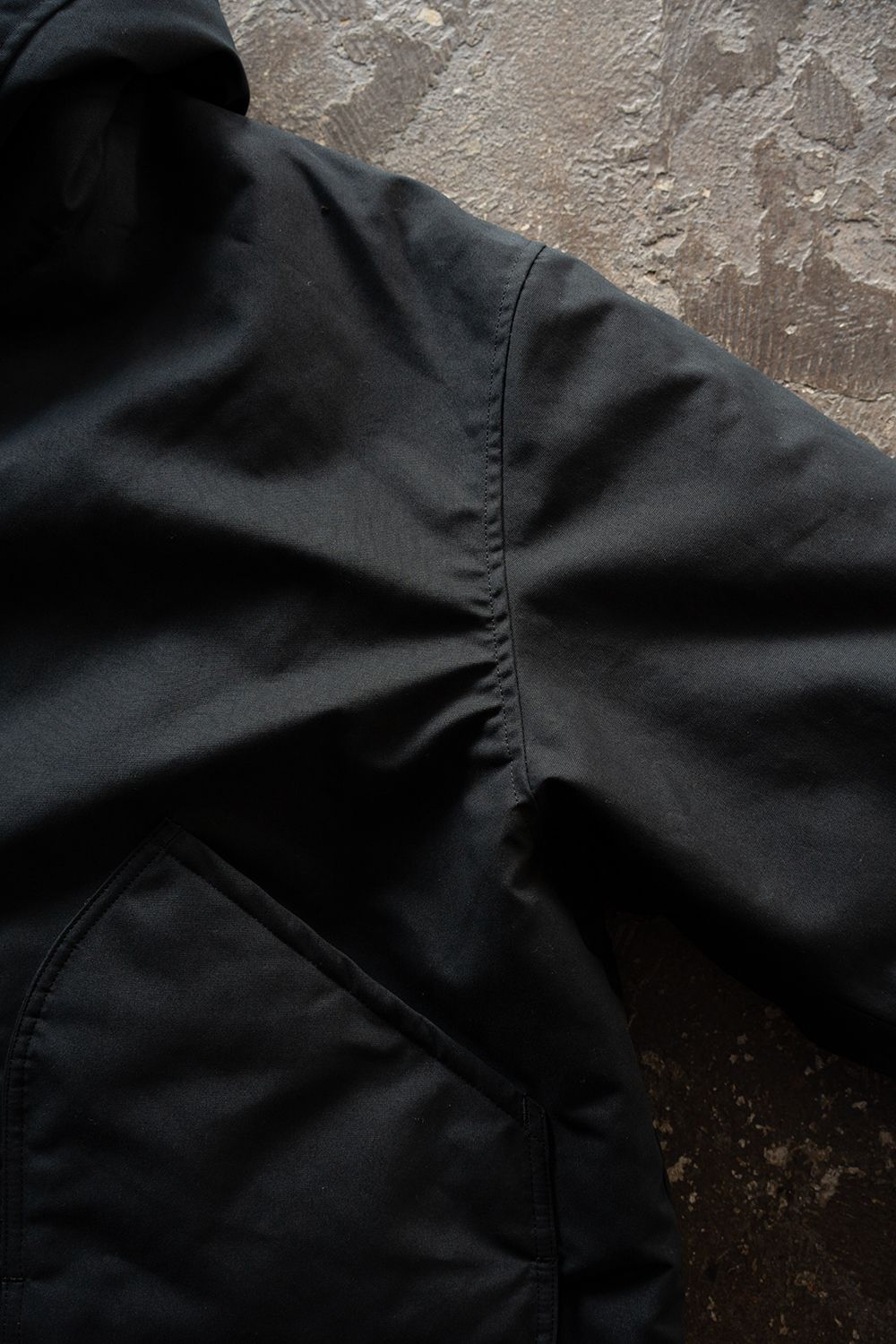 【26AW】シンサレートフーデッドブルゾン(BLACK)