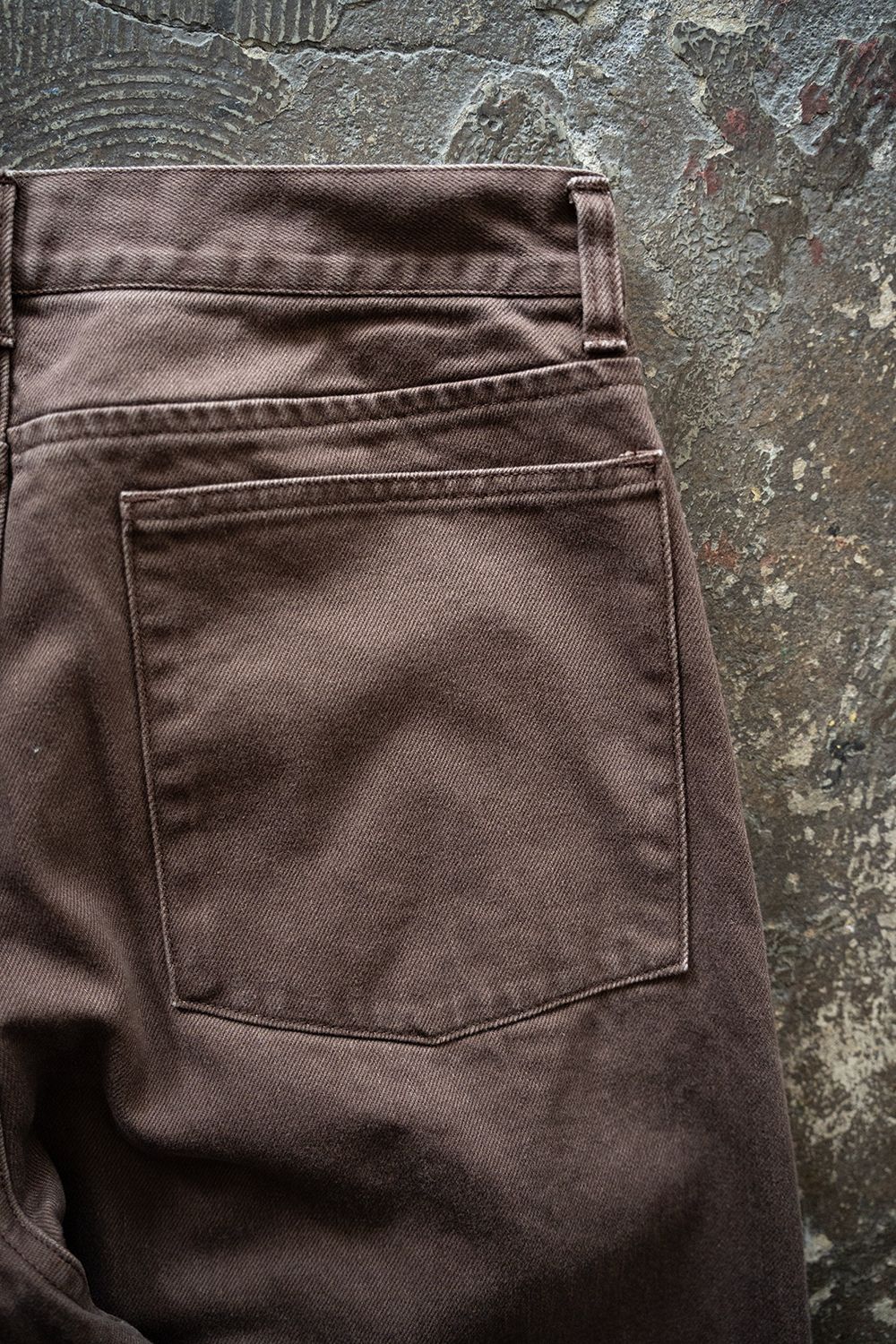 【25AW】フェードカラーデニムワンタックパンツ(BROWN)
