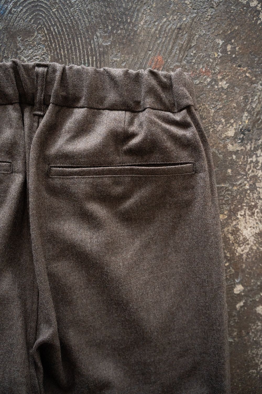 【25AW】ウールサキソニーイージースラックス(MOCHA)