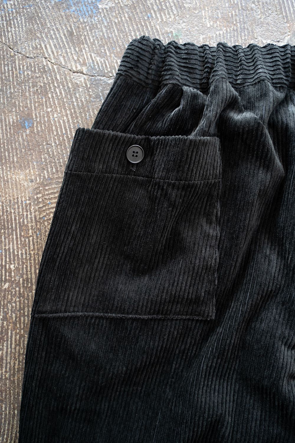 【25AW】綿×レーヨンコーデュロイイージーパンツ(BLACK)