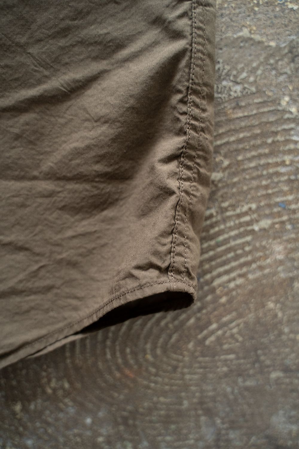 【ラスト1点】【22AW】スビンコットンタイプライターバンドカラーシャツ(DARK BROWN)