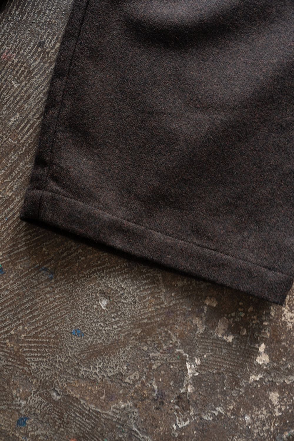 【26AW】ウール×ナイロンワンタックパンツ(DARK BROWN)